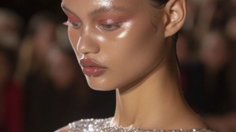 Acabados glowy para piel y labios