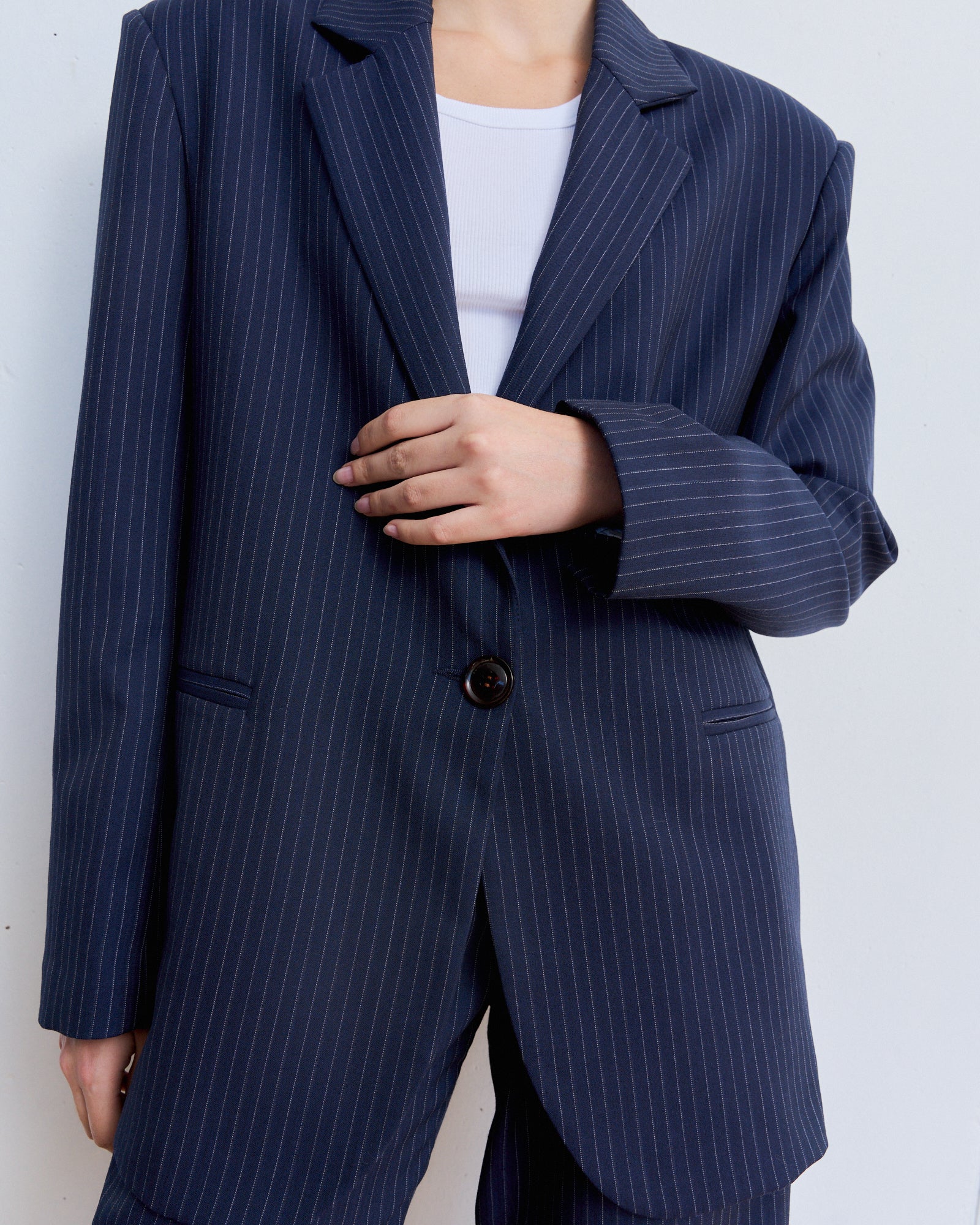 0008 Blazer Oversized Azul con Líneas Blancas