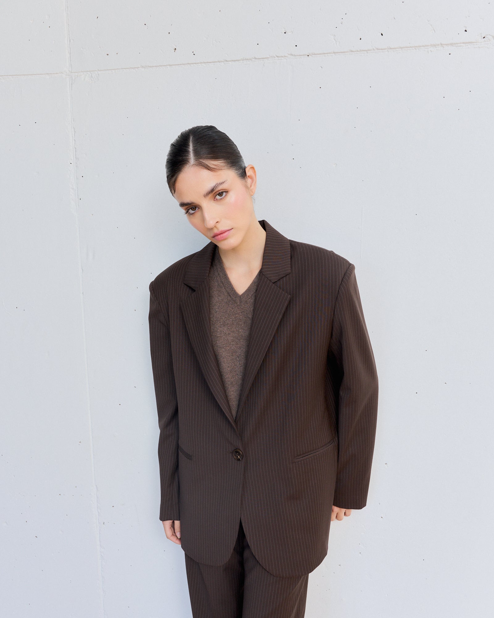 0008 Blazer Oversized Café con Líneas Blancas