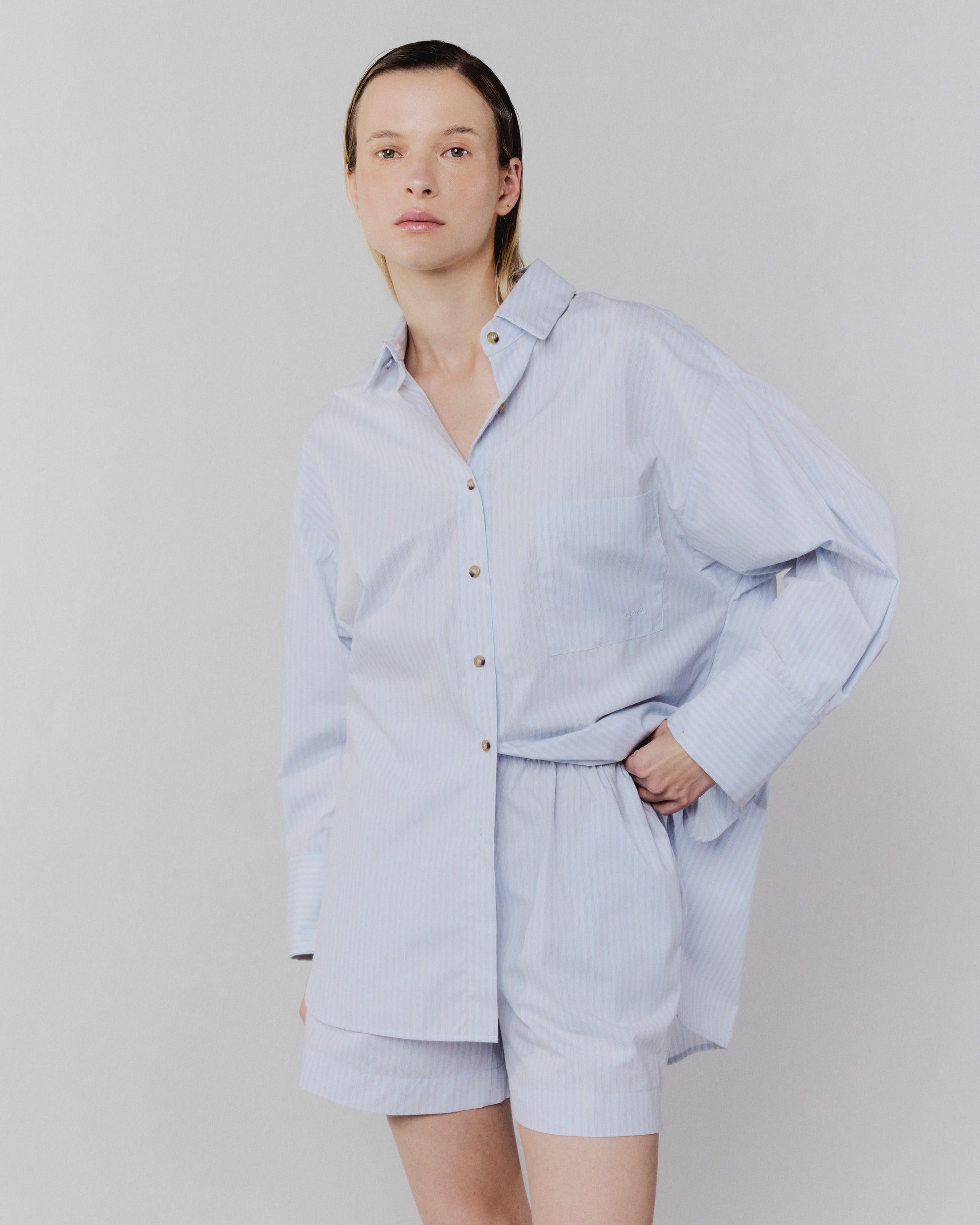 0018 Classic Boxer Celeste con Líneas Beige