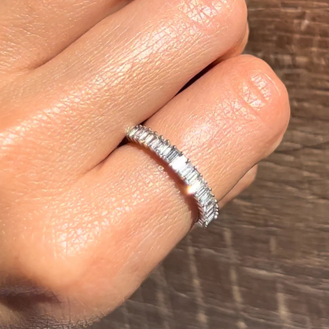 Anillo Cintillo Baguette Oro Blanco