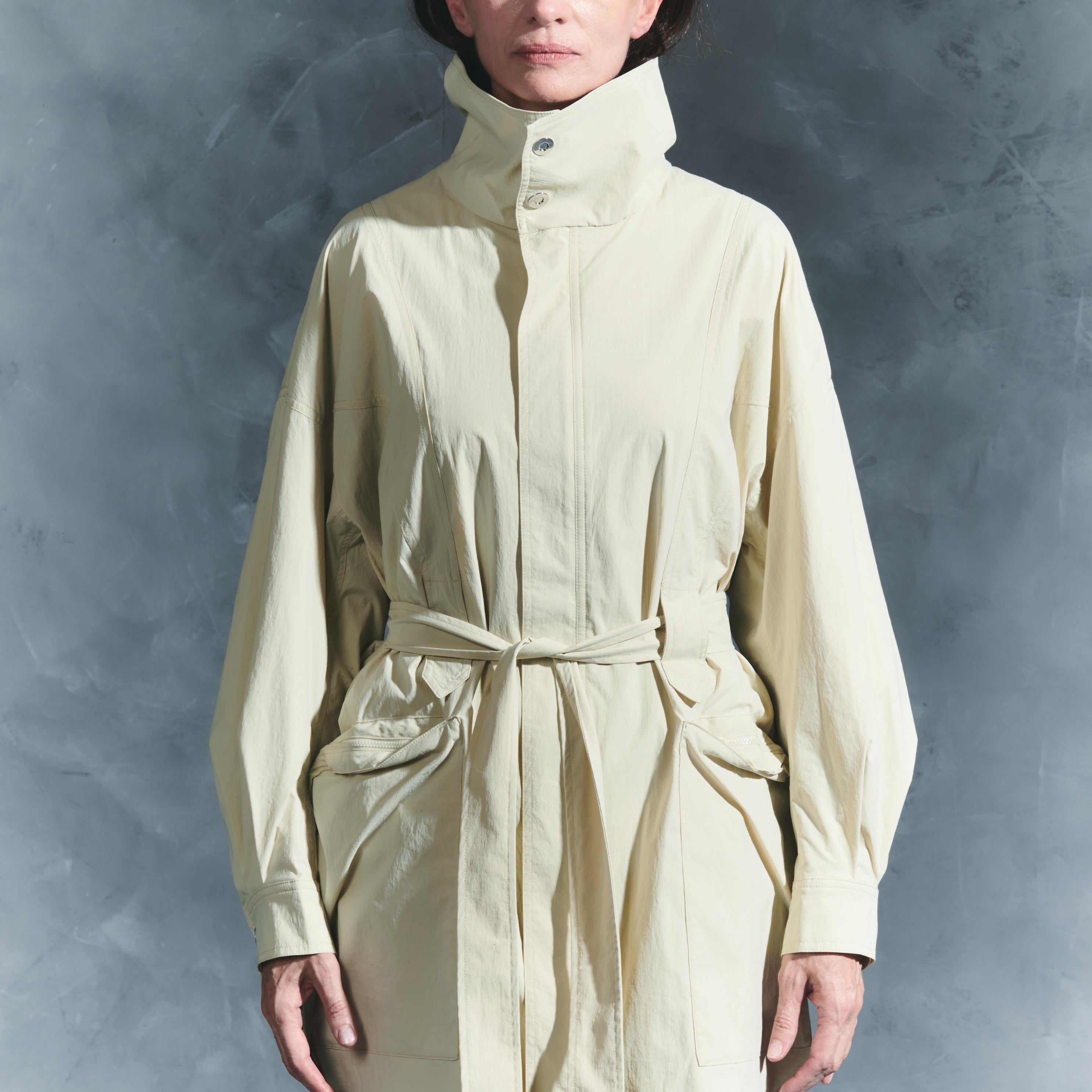 Abrigo Trench Cuello Alto Beige