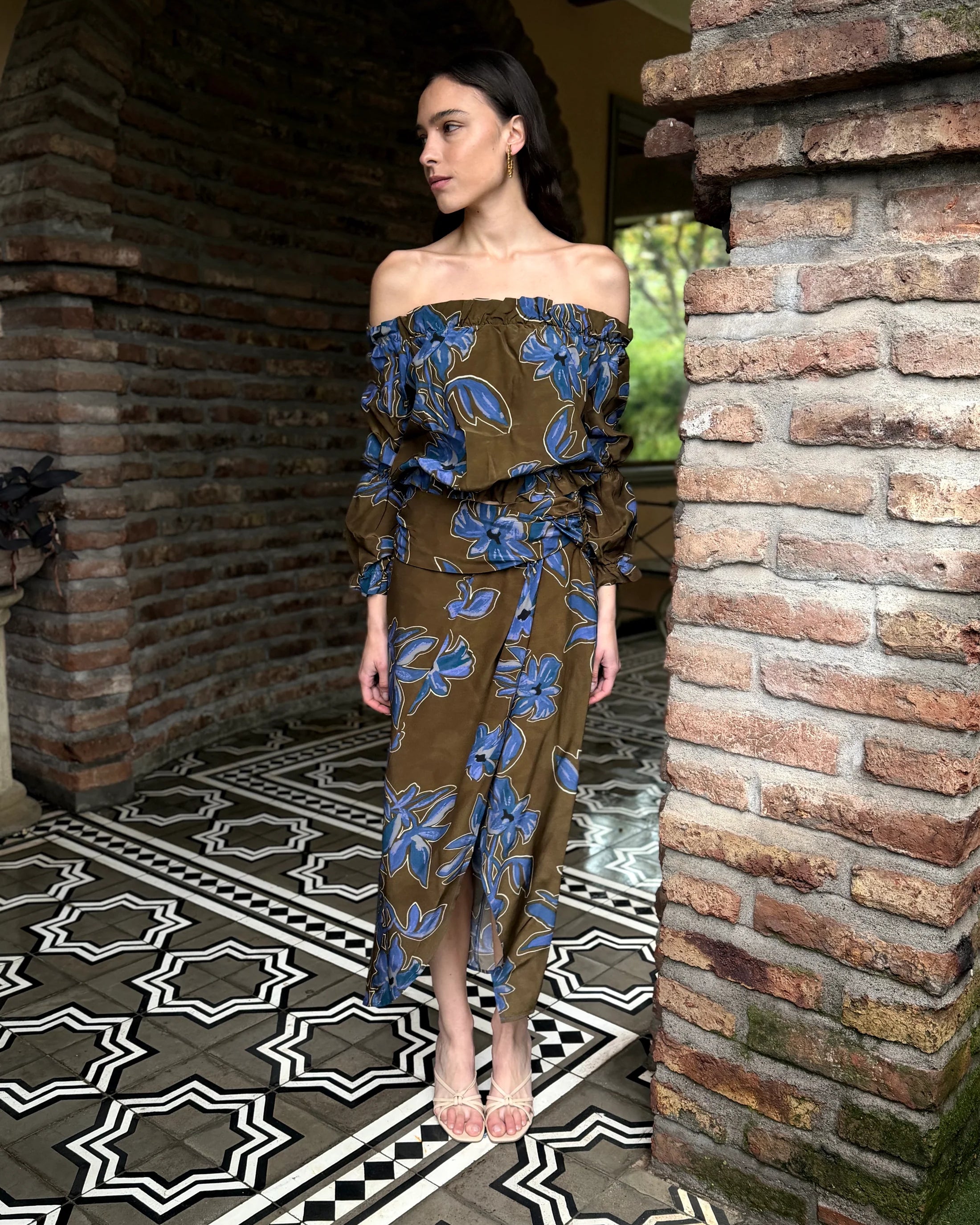Pollera Cecilia Blue Flowers