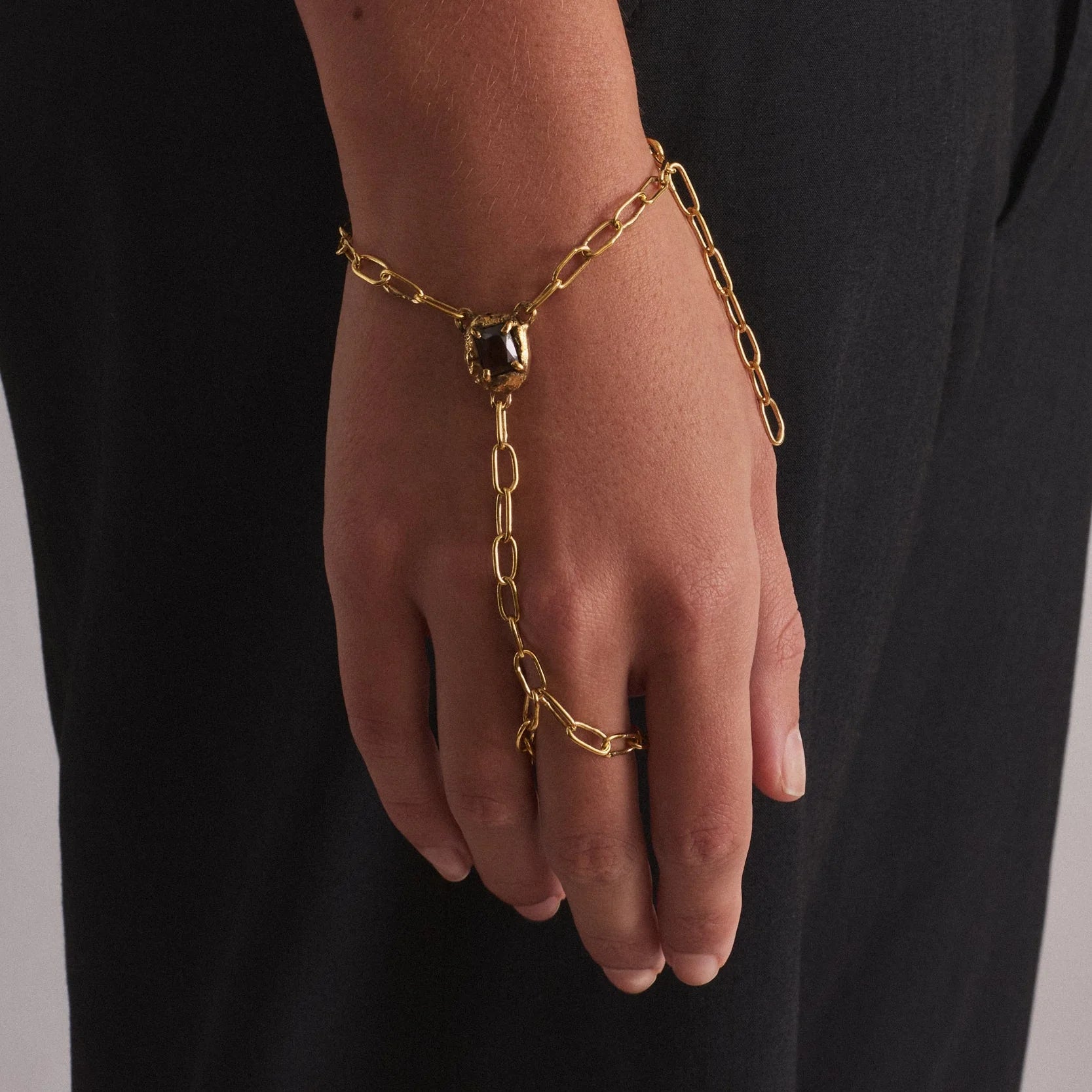 The Handchain Gold